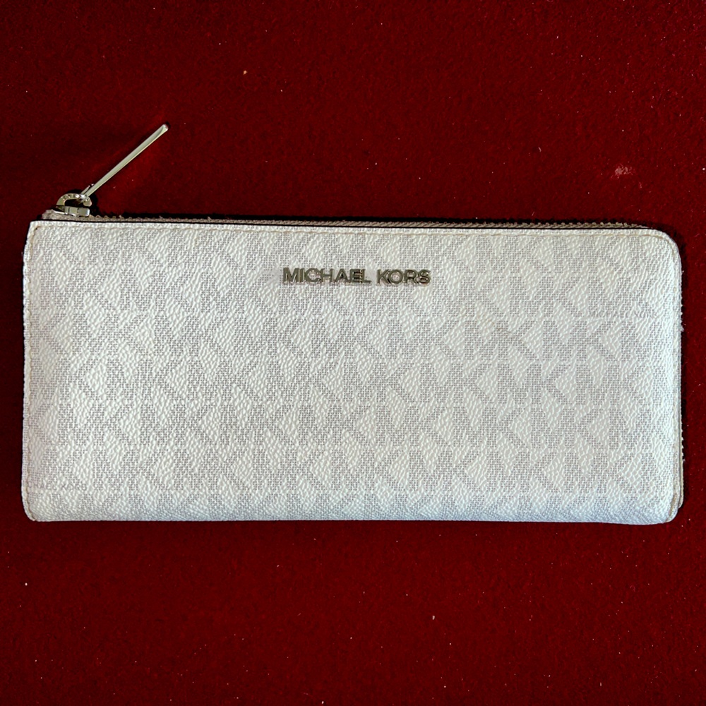 Michael Kors Jet Set Travel Large Three Quarter Zip Wallet White Signature
